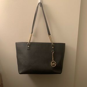 Black Michael Kors Bag!! 🖤